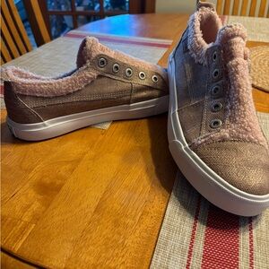 Casual Pink Sherpa Lined Women's Slip-On Sneakers